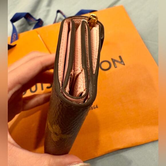 Louis Vuitton Zoe Wallet - Picture 3 of 9